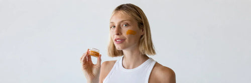 Skincare Naturale per Donne Mature: Cosa Funziona Davvero Dopo i 40 Anni